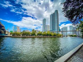 185 SW 7th St 3704, Miami FL 33130