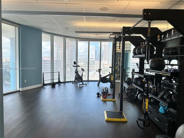 185 SW 7th St 3704, Miami FL 33130