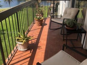 1350 SW 122nd Ave 423, Miami FL 33184