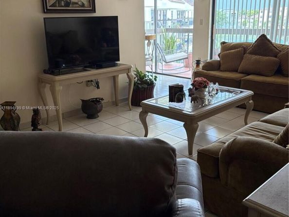 1350 SW 122nd Ave 423, Miami FL 33184