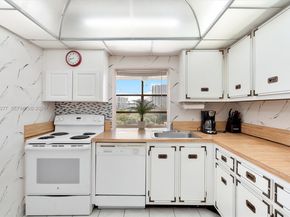 600 Parkview Dr 601, Hallandale Beach FL 33009