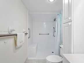 600 Parkview Dr 601, Hallandale Beach FL 33009