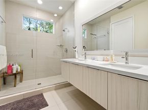 6611 NW 102nd Path, Doral FL 33178