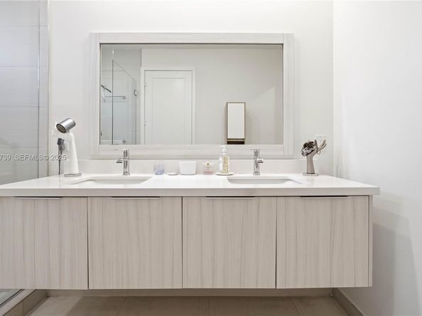 6611 NW 102nd Path, Doral FL 33178