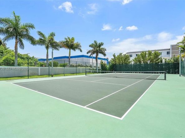 6611 NW 102nd Path, Doral FL 33178