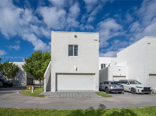 6611 NW 102nd Path, Doral FL 33178