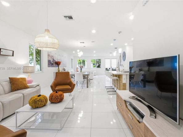 6611 NW 102nd Path, Doral FL 33178