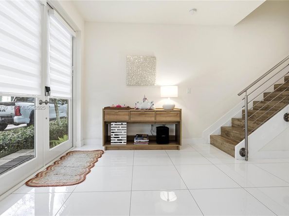 6611 NW 102nd Path, Doral FL 33178