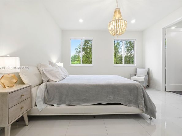 6611 NW 102nd Path, Doral FL 33178