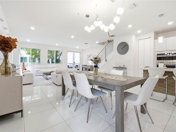 6611 NW 102nd Path, Doral FL 33178