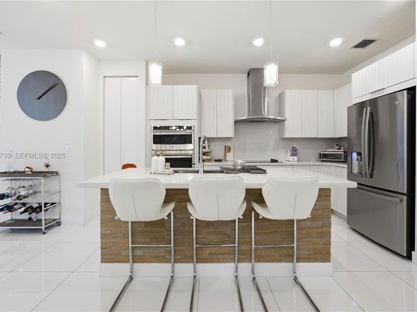 6611 NW 102nd Path, Doral FL 33178