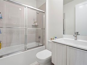 6611 NW 102nd Path, Doral FL 33178