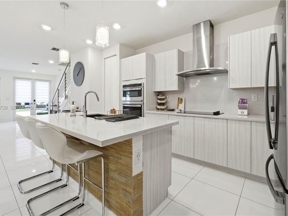 6611 NW 102nd Path, Doral FL 33178