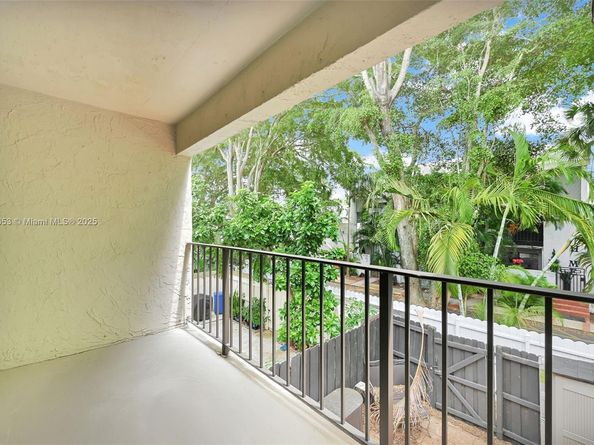 15655 SW 82nd Cir Ln 512, Miami FL 33193