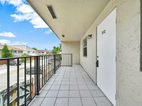 15655 SW 82nd Cir Ln 512, Miami FL 33193