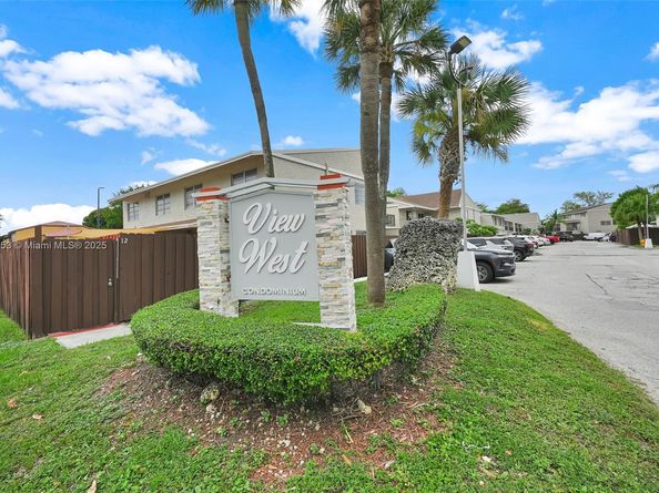 15655 SW 82nd Cir Ln 512, Miami FL 33193