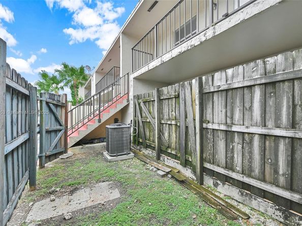 15655 SW 82nd Cir Ln 512, Miami FL 33193