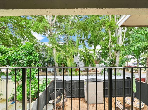 15655 SW 82nd Cir Ln 512, Miami FL 33193