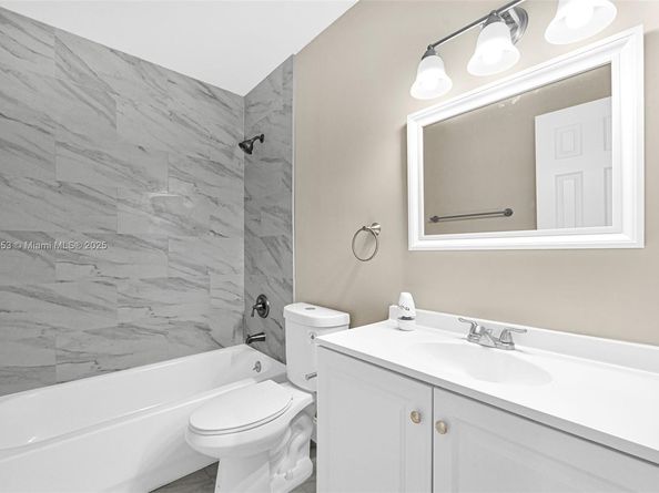 15655 SW 82nd Cir Ln 512, Miami FL 33193