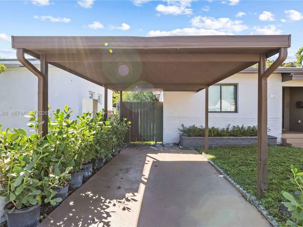 818 NW 47th St, Miami FL 33127