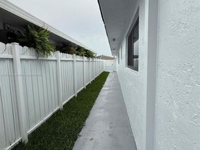 961 W 39th Pl, Hialeah FL 33012