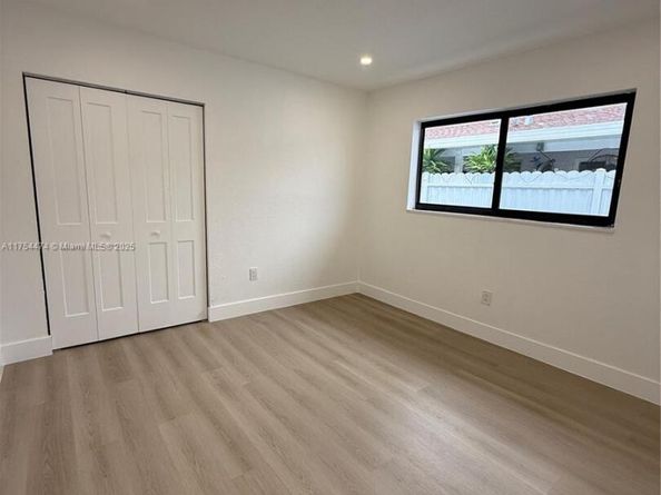 961 W 39th Pl, Hialeah FL 33012