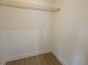 961 W 39th Pl, Hialeah FL 33012