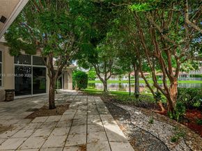 3843 Oak Ridge Cir, Weston FL 33331