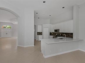 3843 Oak Ridge Cir, Weston FL 33331