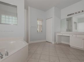 3843 Oak Ridge Cir, Weston FL 33331