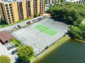 4719 NW 7th St 30411, Miami FL 33126