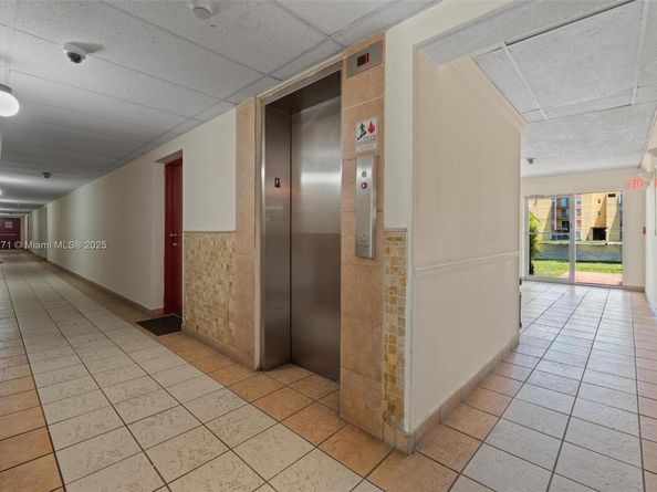 4719 NW 7th St 30411, Miami FL 33126