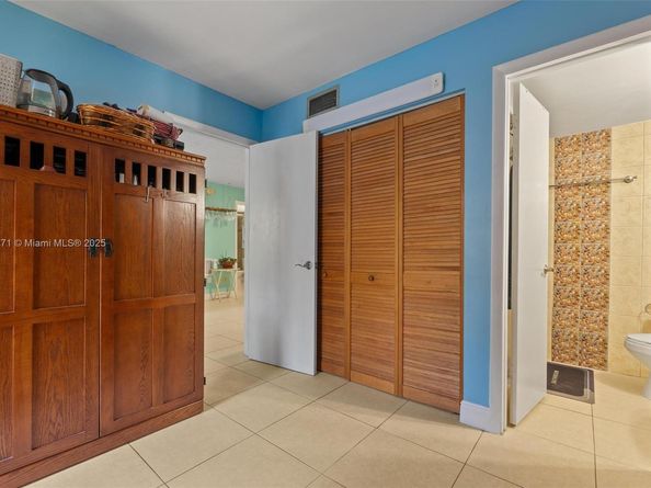 4719 NW 7th St 30411, Miami FL 33126