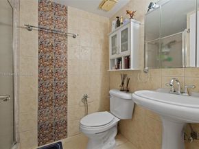 4719 NW 7th St 30411, Miami FL 33126