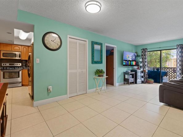 4719 NW 7th St 30411, Miami FL 33126
