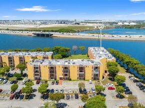 4719 NW 7th St 30411, Miami FL 33126