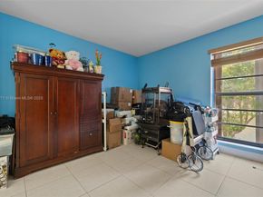4719 NW 7th St 30411, Miami FL 33126