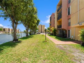 4719 NW 7th St 30411, Miami FL 33126