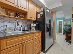 4719 NW 7th St 30411, Miami FL 33126