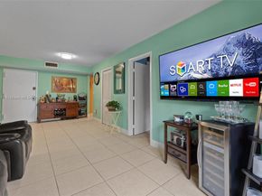 4719 NW 7th St 30411, Miami FL 33126