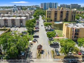 4719 NW 7th St 30411, Miami FL 33126