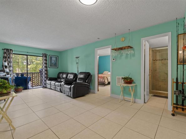 4719 NW 7th St 30411, Miami FL 33126