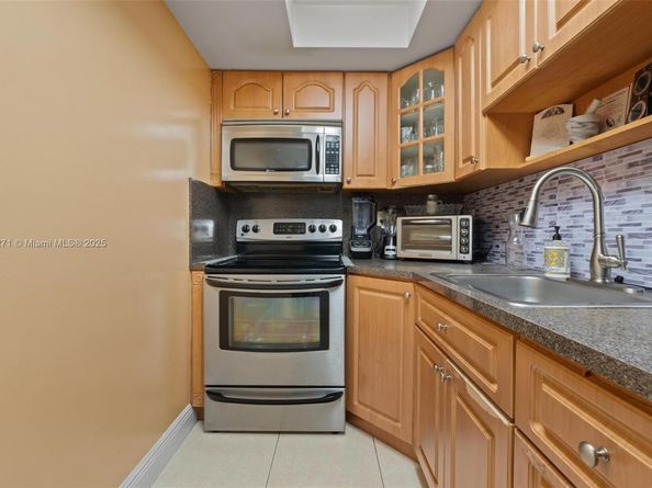 4719 NW 7th St 30411, Miami FL 33126