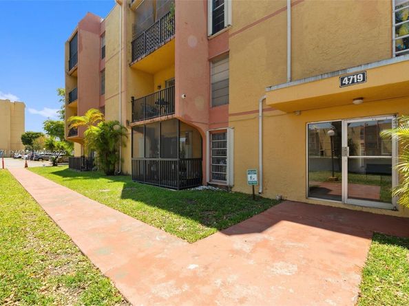 4719 NW 7th St 30411, Miami FL 33126