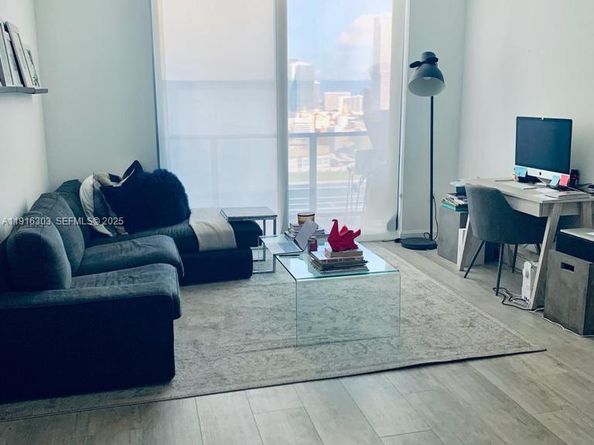 55 SW 9th St 2610, Miami FL 33130