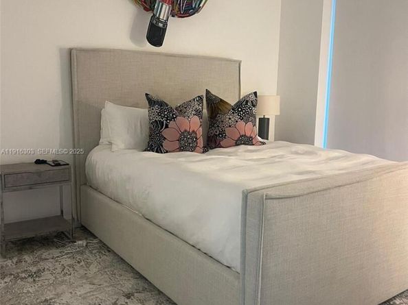 55 SW 9th St 2610, Miami FL 33130