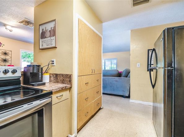 2824 NW 8th St, Fort Lauderdale FL 33311
