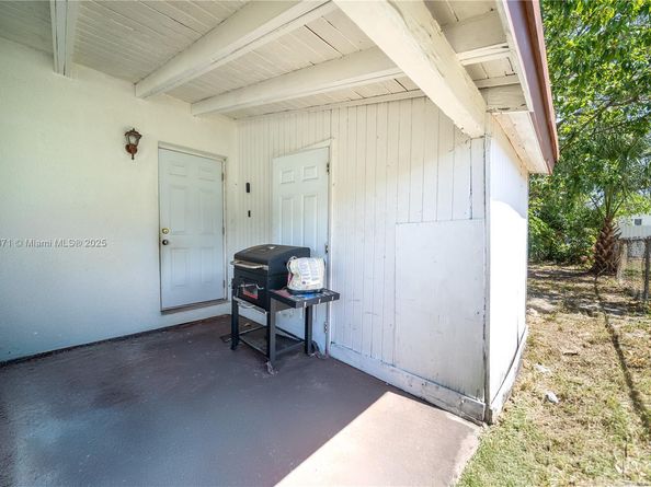 2824 NW 8th St, Fort Lauderdale FL 33311