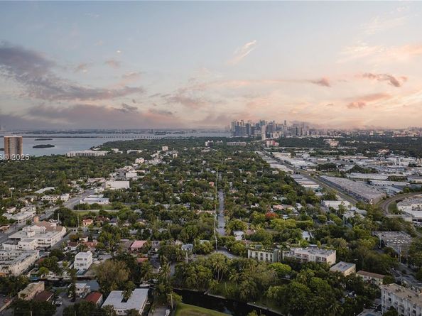 7700 NE 5th Ave D, Miami FL 33138