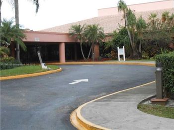 2741 N Pine Island Rd